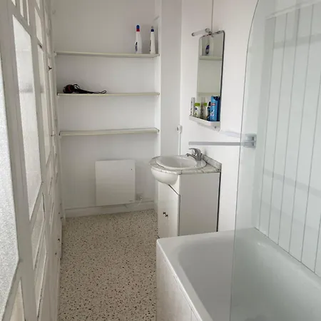 58m2 Calme Et Lumineux - Metro A 5 Min Apartment